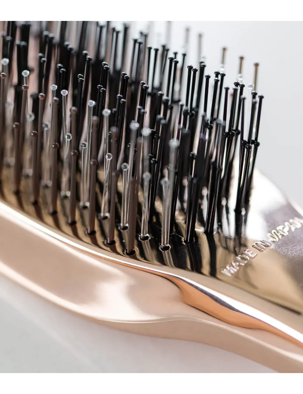 Massage Brush in Gift Box S-HEART-S Scalp Brush World Premium Long Box Gold